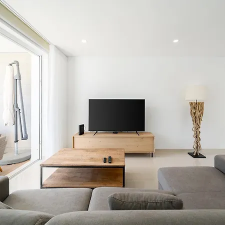 Design 4 With Pool By Homing * 라고스