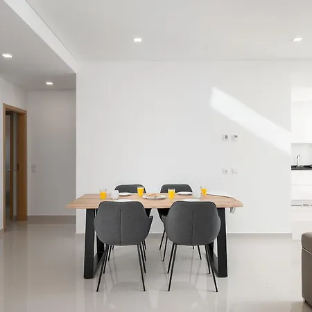Design 4 With Pool By Homing 아파트 라고스
